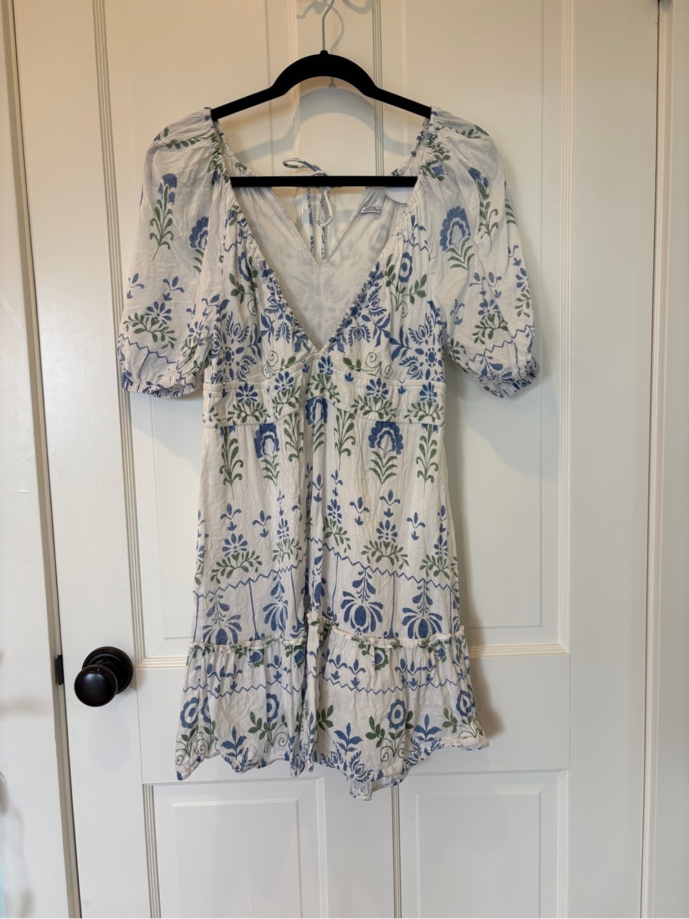 Saylor Gracey Floral V-Neck Puff Sleeve Dress